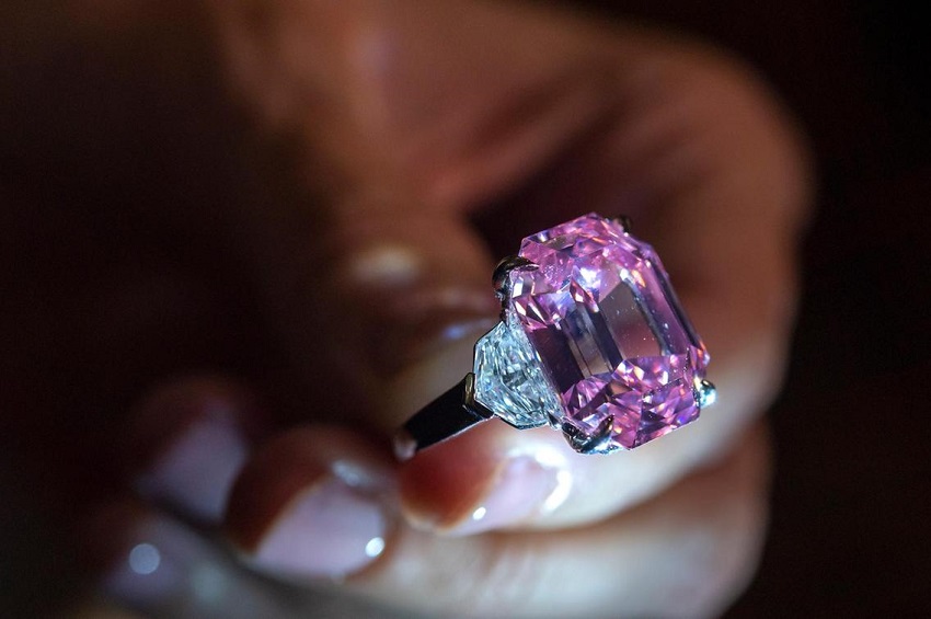 Who is the Biggest Diamond Jeweller in the World